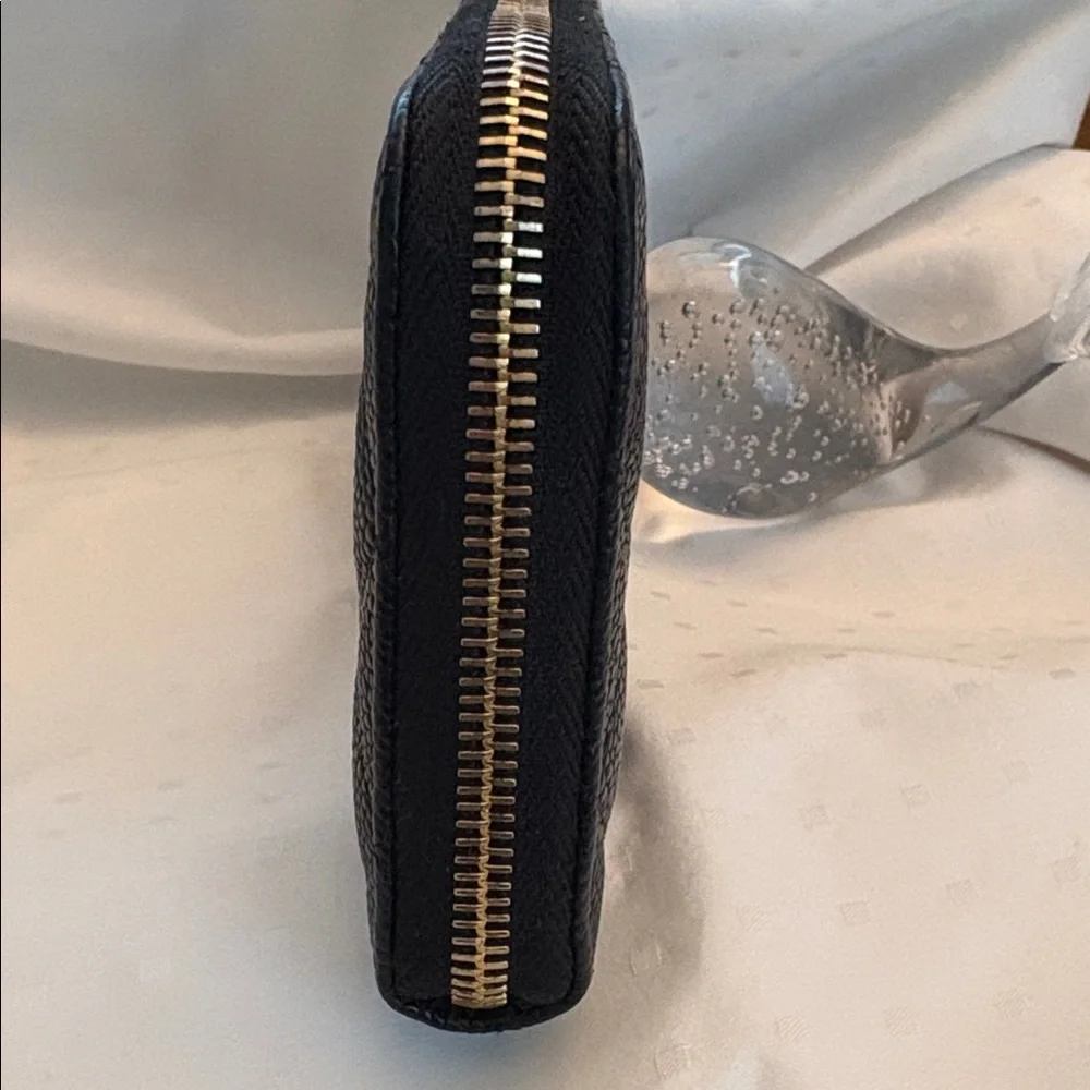 Chanel Black Caviar Leather Zip Wallet with Original COA (EUC) 🖤🖤🖤 - Picture 7 of 16